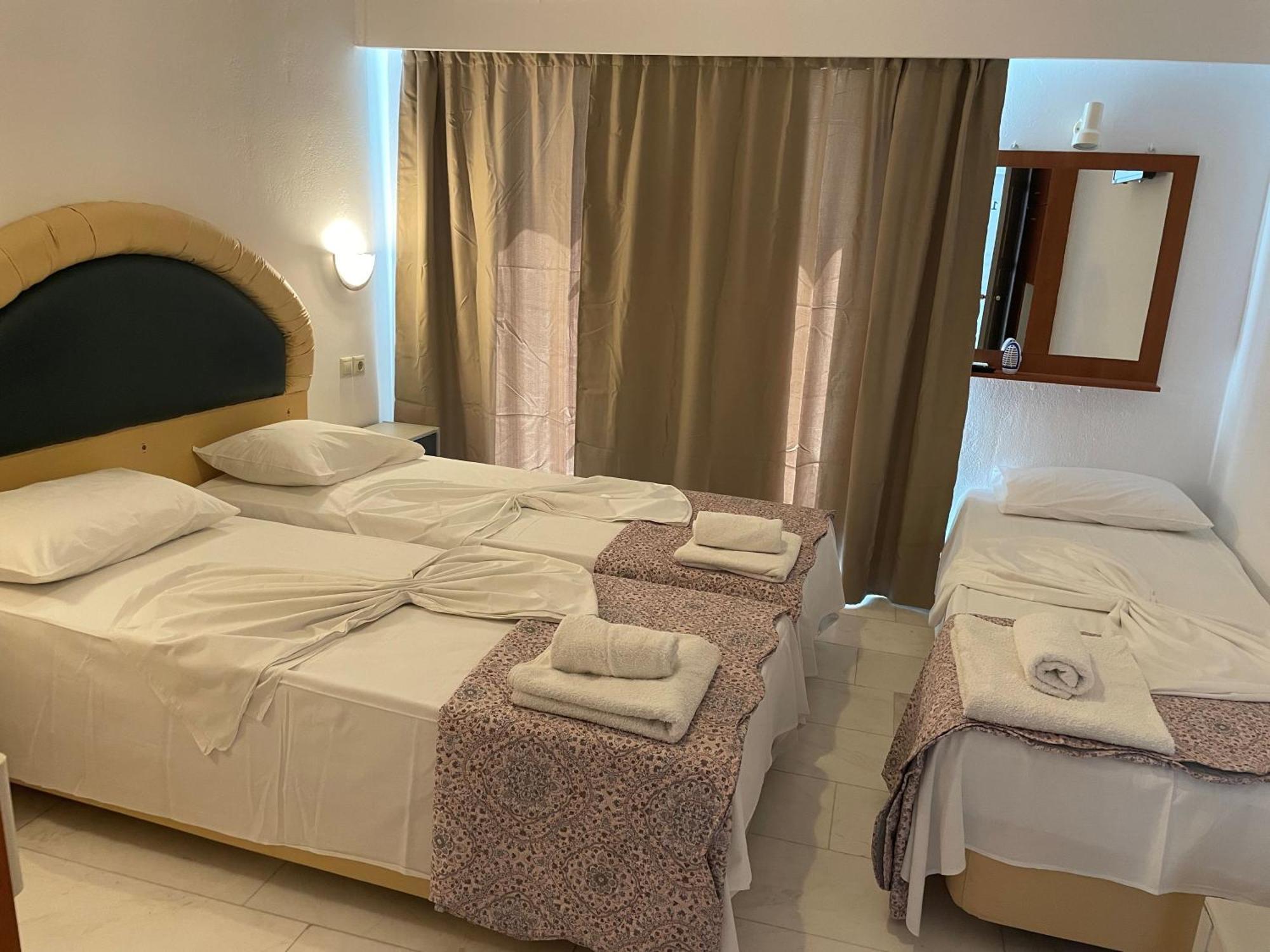 Hotel Kourkoumelata Аргостолион Екстериор снимка