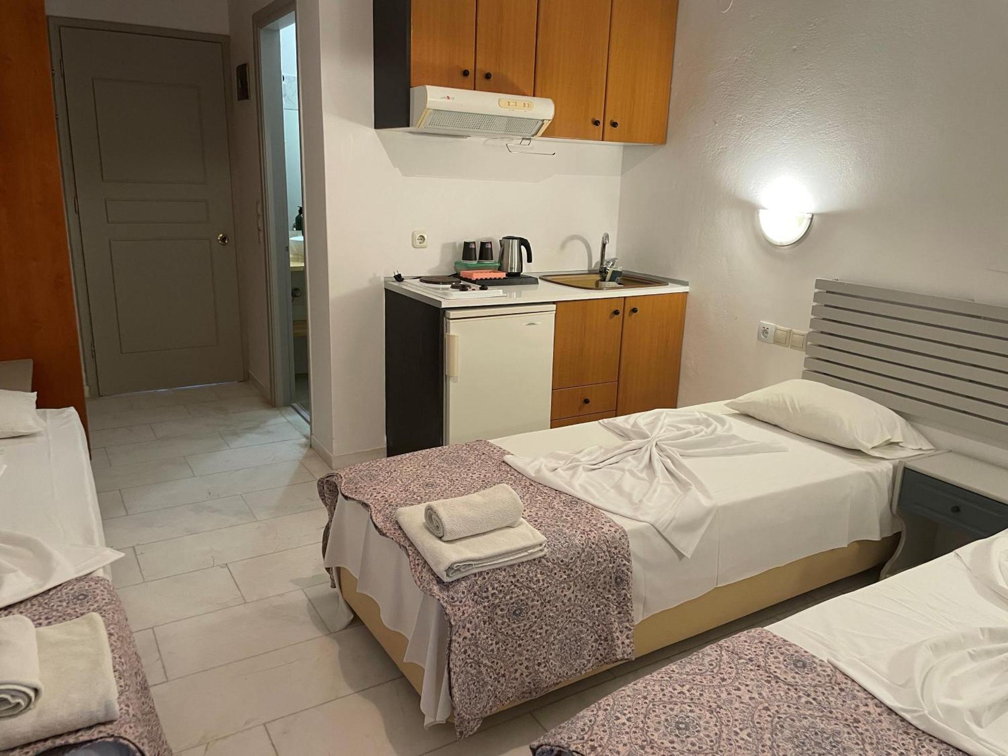 Hotel Kourkoumelata Аргостолион Екстериор снимка